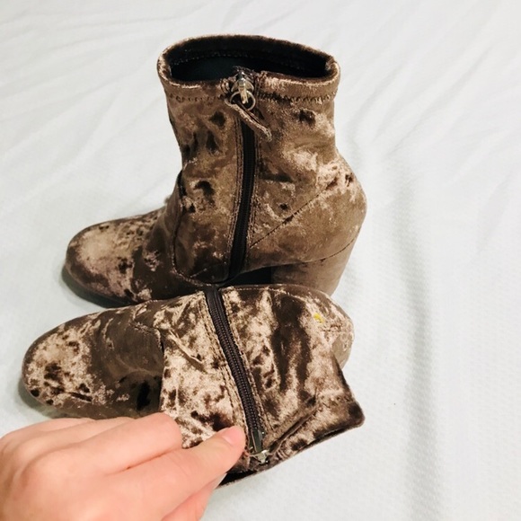 Steve Madden gaze velvet boots - Picture 6 of 9